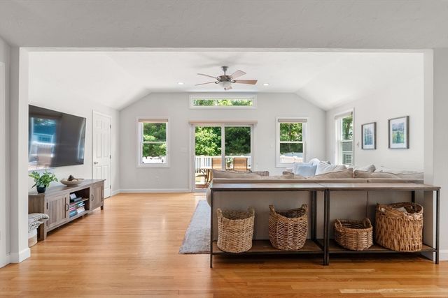 6 Hampton Court, Lynnfield, MA 01940