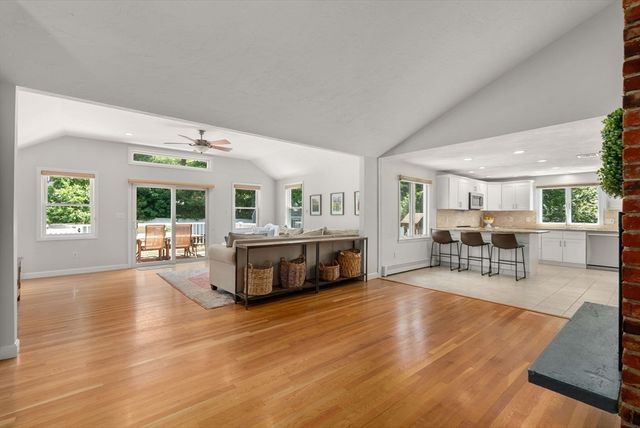 6 Hampton Court, Lynnfield, MA 01940