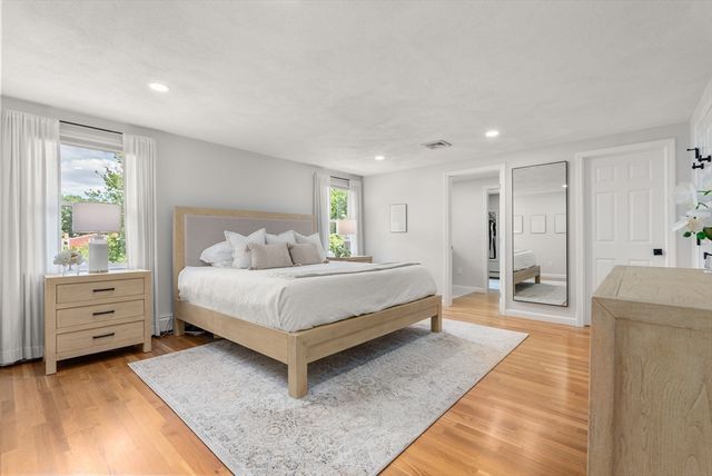 6 Hampton Court, Lynnfield, MA 01940