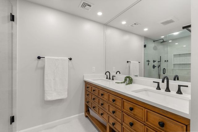 6 Hampton Court, Lynnfield, MA 01940