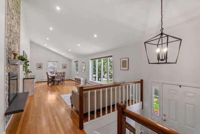 6 Hampton Court, Lynnfield, MA 01940
