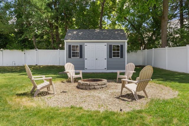 6 Hampton Court, Lynnfield, MA 01940