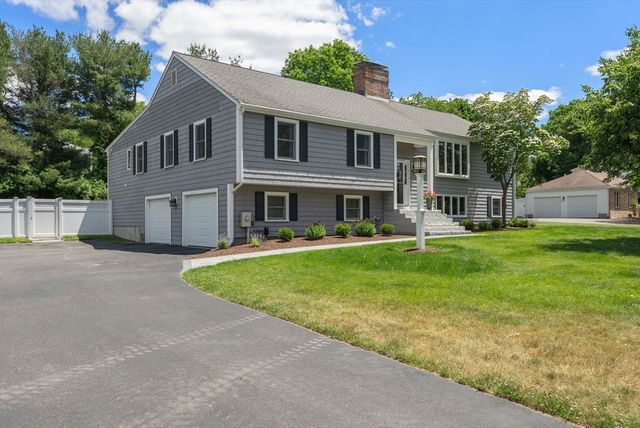 6 Hampton Court, Lynnfield, MA 01940