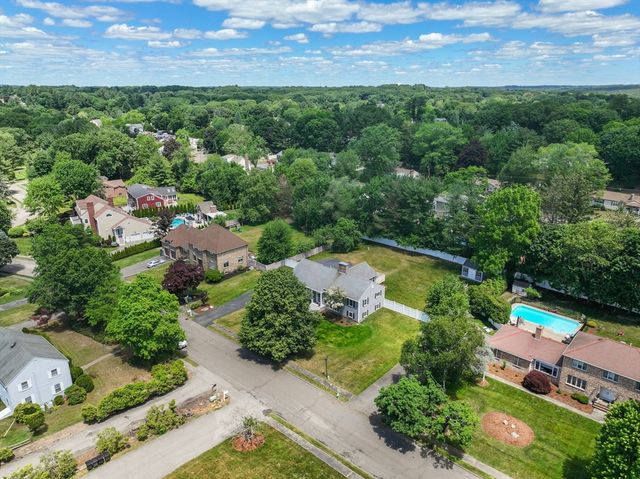 6 Hampton Court, Lynnfield, MA 01940