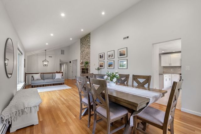 6 Hampton Court, Lynnfield, MA 01940