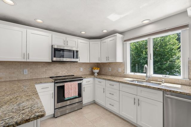6 Hampton Court, Lynnfield, MA 01940