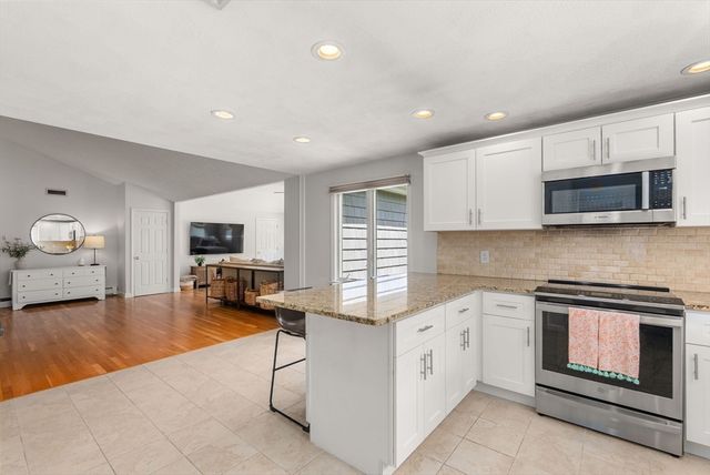 6 Hampton Court, Lynnfield, MA 01940
