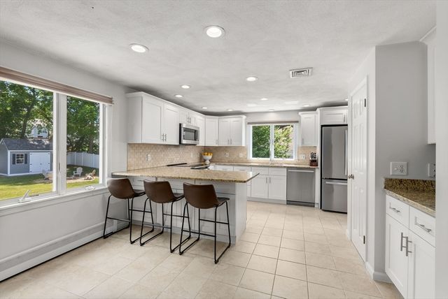 6 Hampton Court, Lynnfield, MA 01940