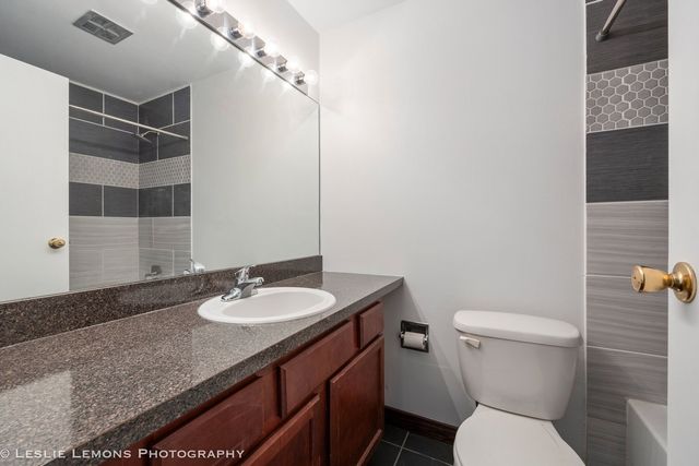 6004 E Lake Drive 1F, Lisle, IL 60532