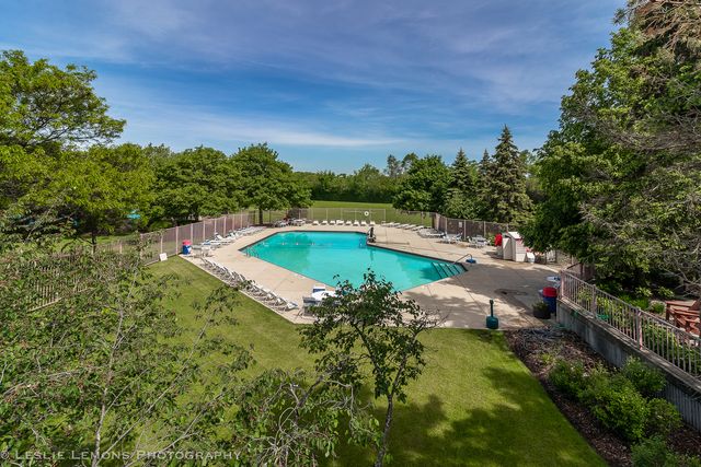 6004 E Lake Drive 1F, Lisle, IL 60532