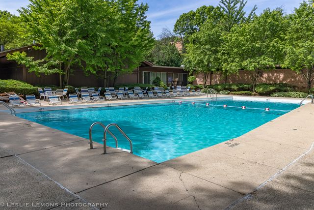 6004 E Lake Drive 1F, Lisle, IL 60532