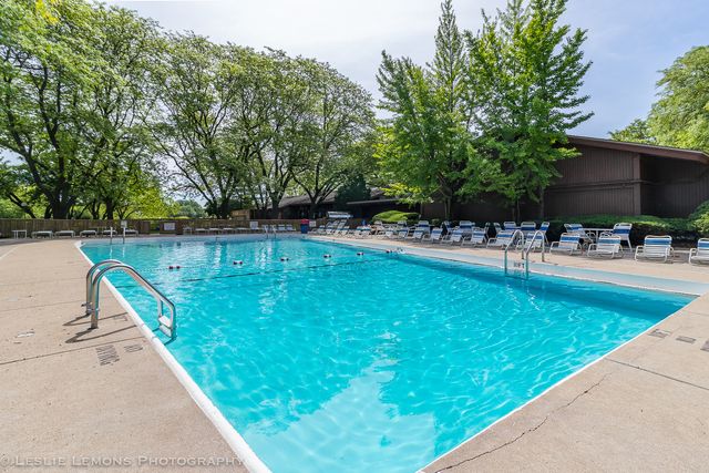 6004 E Lake Drive 1F, Lisle, IL 60532