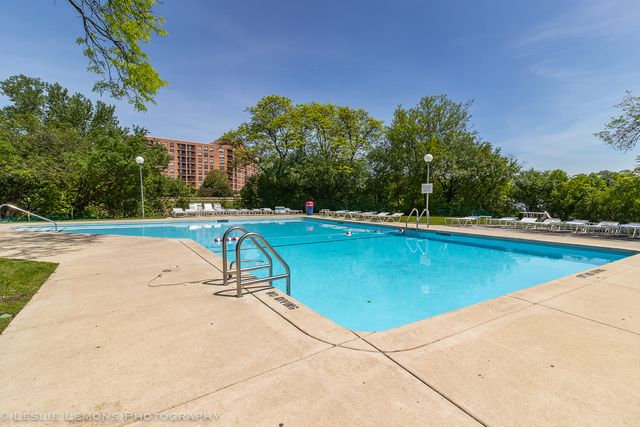 6004 E Lake Drive 1F, Lisle, IL 60532
