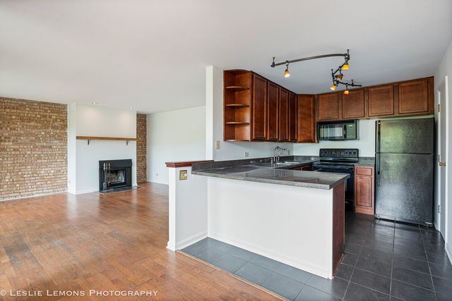 6004 E Lake Drive 1F, Lisle, IL 60532