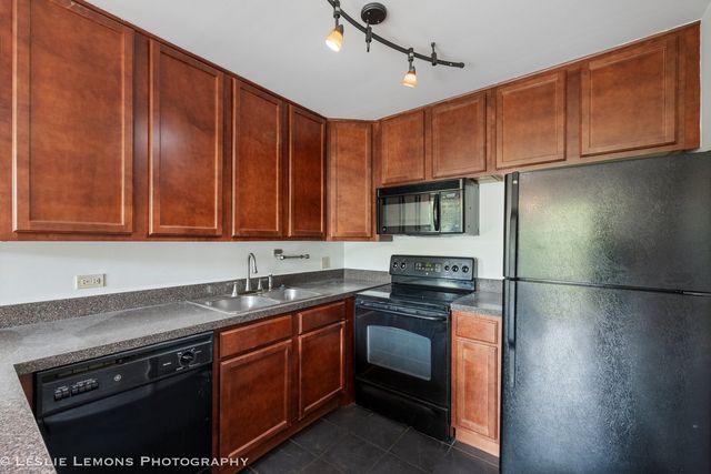 6004 E Lake Drive 1F, Lisle, IL 60532