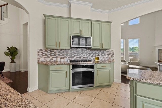 417 Burberry Drive, Grand Prairie, TX 75052