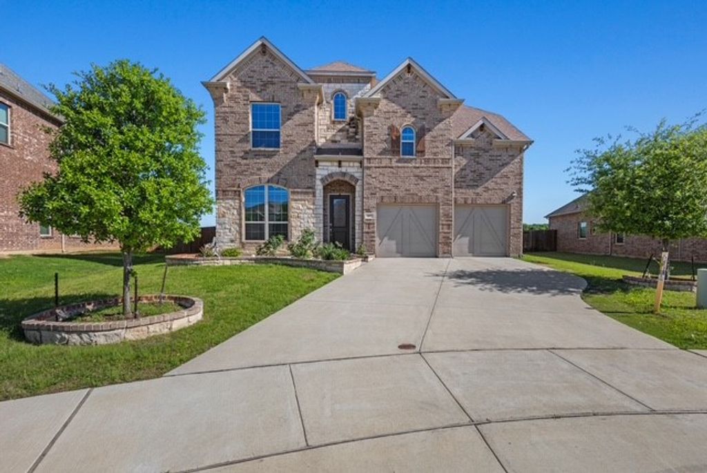 417 Burberry Drive, Grand Prairie, TX 75052