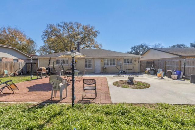 2026 Cool River, Houston, TX 77067