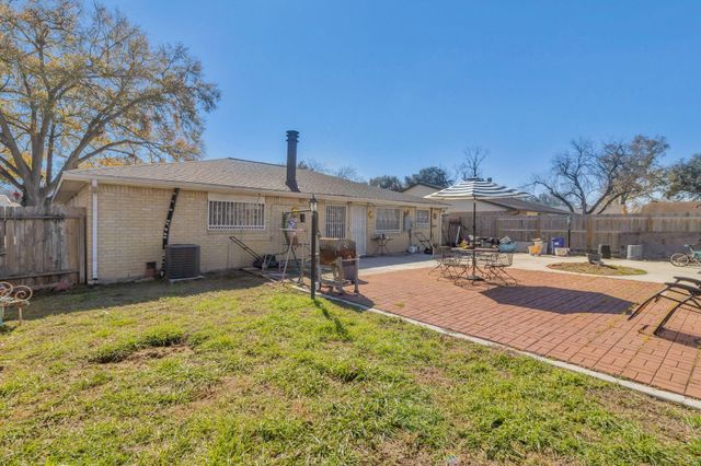 2026 Cool River, Houston, TX 77067