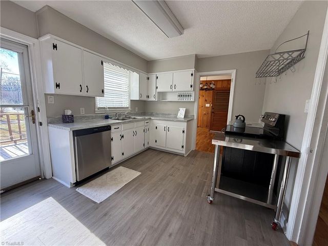 100 Kirk Road, Greensboro, NC 27455