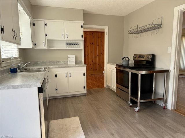 100 Kirk Road, Greensboro, NC 27455