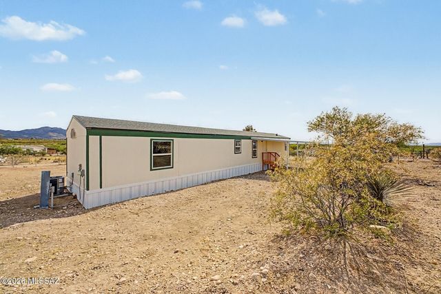 13325 S Hound Dog Road, Vail, AZ 85641