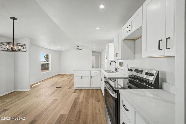 13325 S Hound Dog Road, Vail, AZ 85641