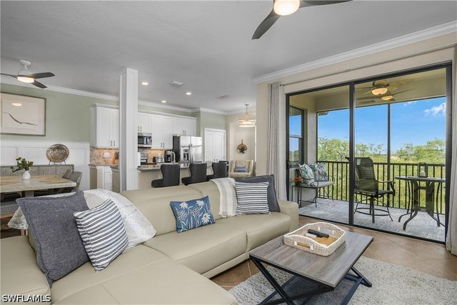 9834 Giaveno CIR 1746, Naples, FL 34113