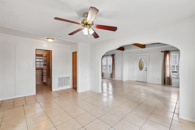 833 S Poplar St, Wichita, KS 67211