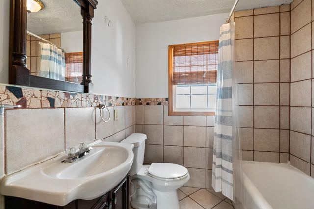 833 S Poplar St, Wichita, KS 67211