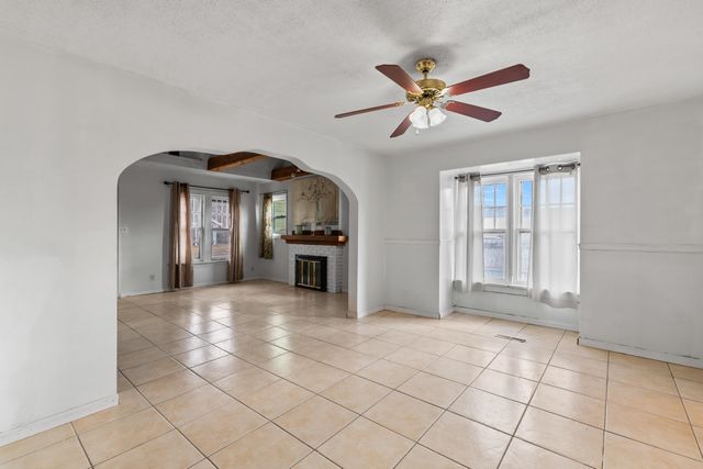 833 S Poplar St, Wichita, KS 67211