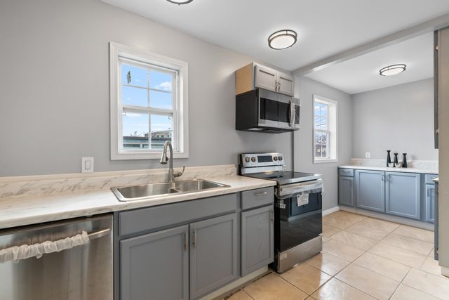 833 S Poplar St, Wichita, KS 67211