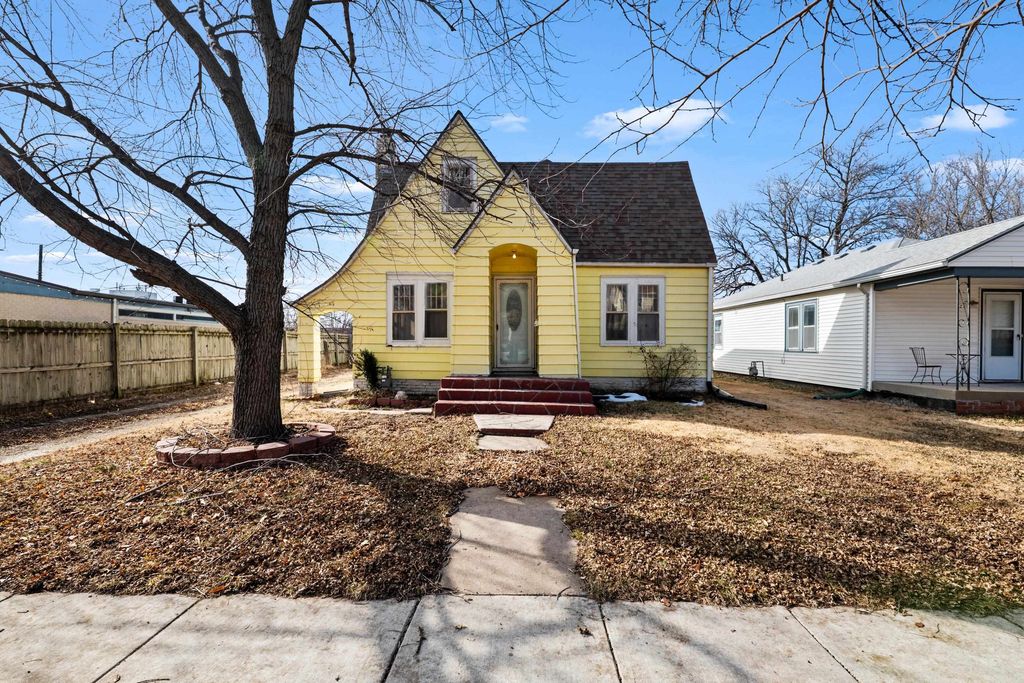 833 S Poplar St, Wichita, KS 67211