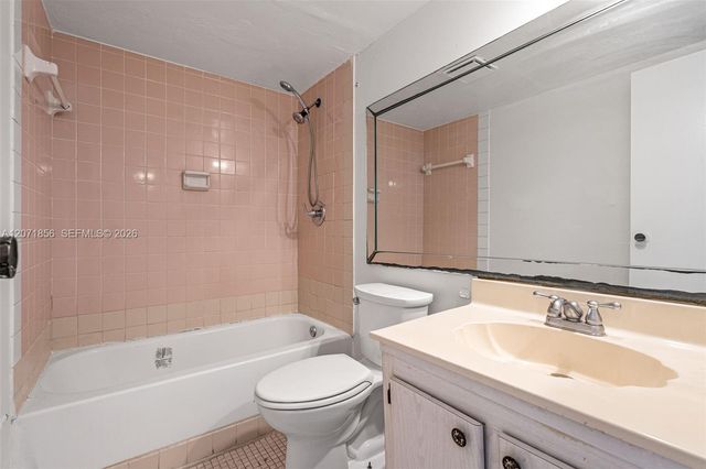 2900 NW 48th Terrace 213, Lauderdale Lakes, FL 33313