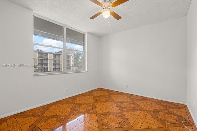 2900 NW 48th Terrace 213, Lauderdale Lakes, FL 33313