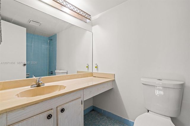 2900 NW 48th Terrace 213, Lauderdale Lakes, FL 33313