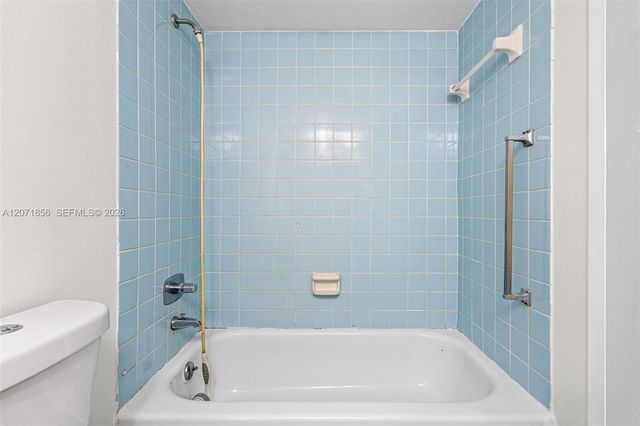2900 NW 48th Terrace 213, Lauderdale Lakes, FL 33313