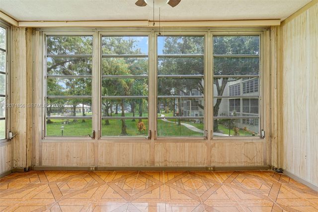 2900 NW 48th Terrace 213, Lauderdale Lakes, FL 33313