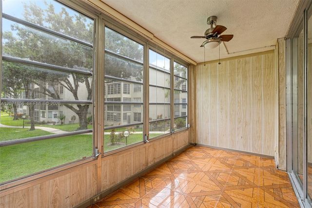 2900 NW 48th Terrace 213, Lauderdale Lakes, FL 33313