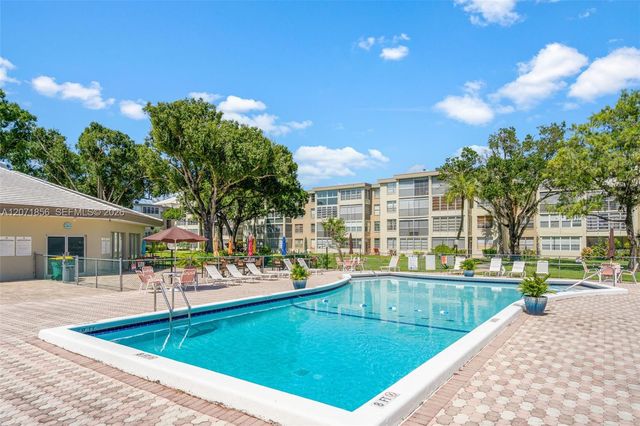 2900 NW 48th Terrace 213, Lauderdale Lakes, FL 33313