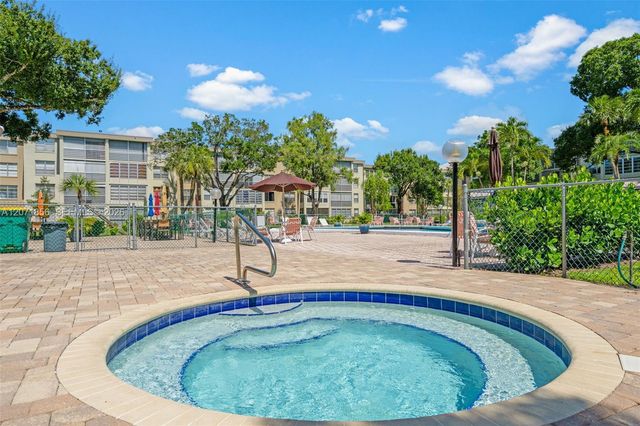 2900 NW 48th Terrace 213, Lauderdale Lakes, FL 33313