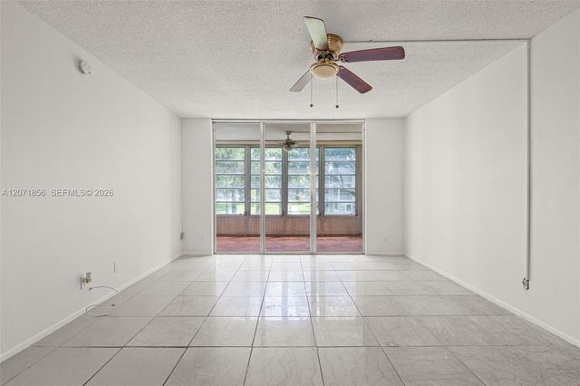 2900 NW 48th Terrace 213, Lauderdale Lakes, FL 33313