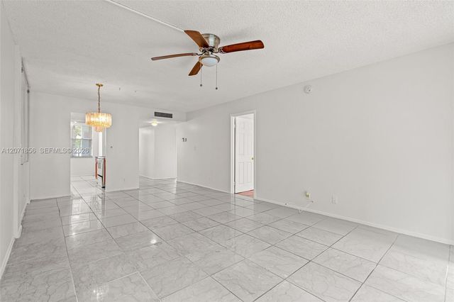 2900 NW 48th Terrace 213, Lauderdale Lakes, FL 33313