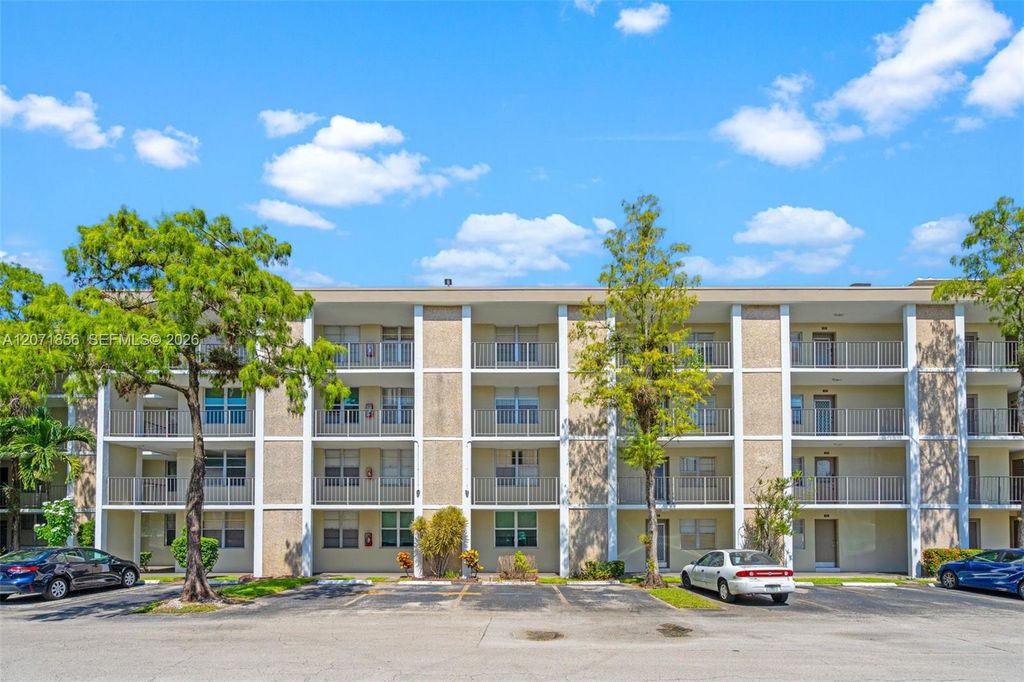 2900 NW 48th Terrace 213, Lauderdale Lakes, FL 33313