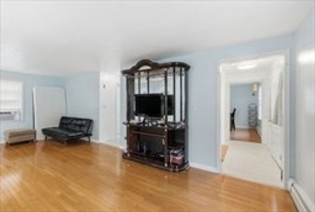 22 Juniper St, Lowell, MA 01852