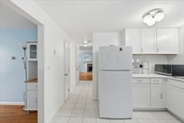 22 Juniper St, Lowell, MA 01852