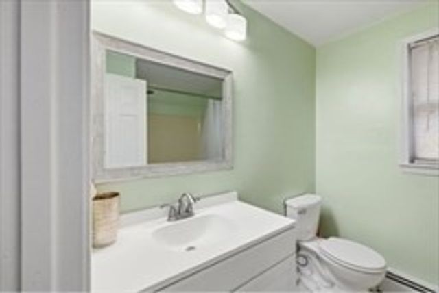 22 Juniper St, Lowell, MA 01852