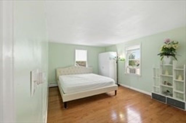 22 Juniper St, Lowell, MA 01852