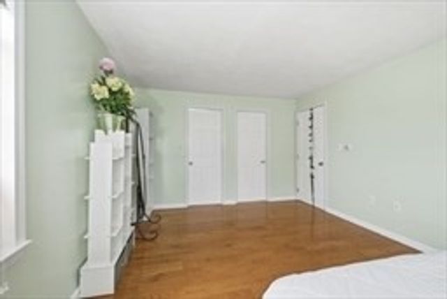 22 Juniper St, Lowell, MA 01852