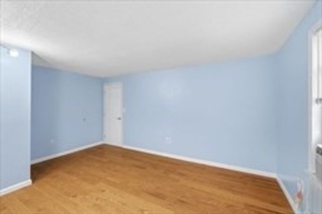 22 Juniper St, Lowell, MA 01852